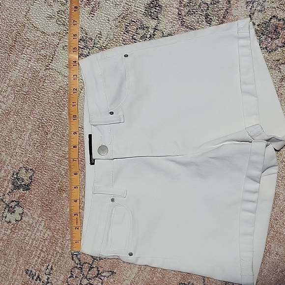 YMI WannaBettaButt White High-Rise Stretchy Cuffed 3" Inseam Shorts Size 9 - Picture 8 of 12